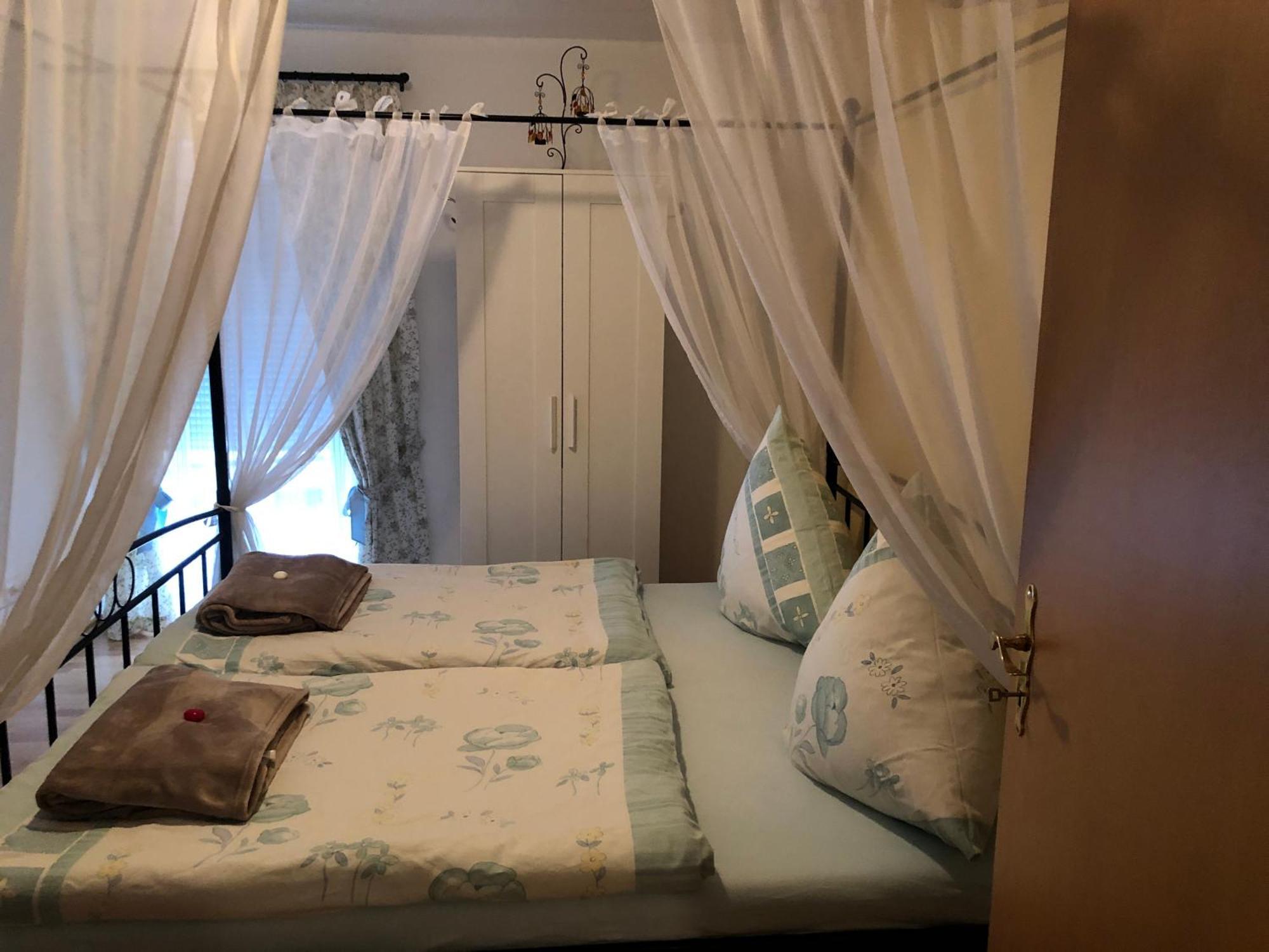 Schoene Ferienwohnung In Bahnhofsnaehe Fuer Urlaub, Studium Oder Arbeit Деггендорф Экстерьер фото