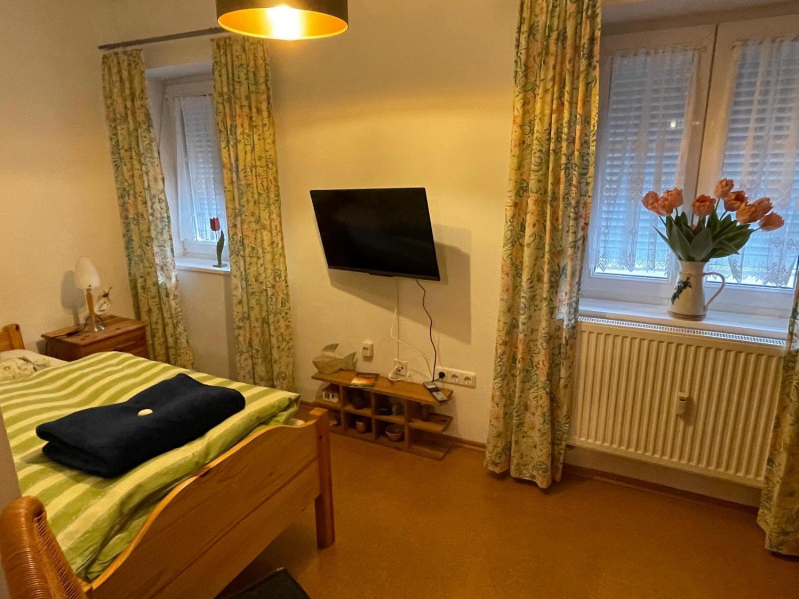 Schoene Ferienwohnung In Bahnhofsnaehe Fuer Urlaub, Studium Oder Arbeit Деггендорф Экстерьер фото
