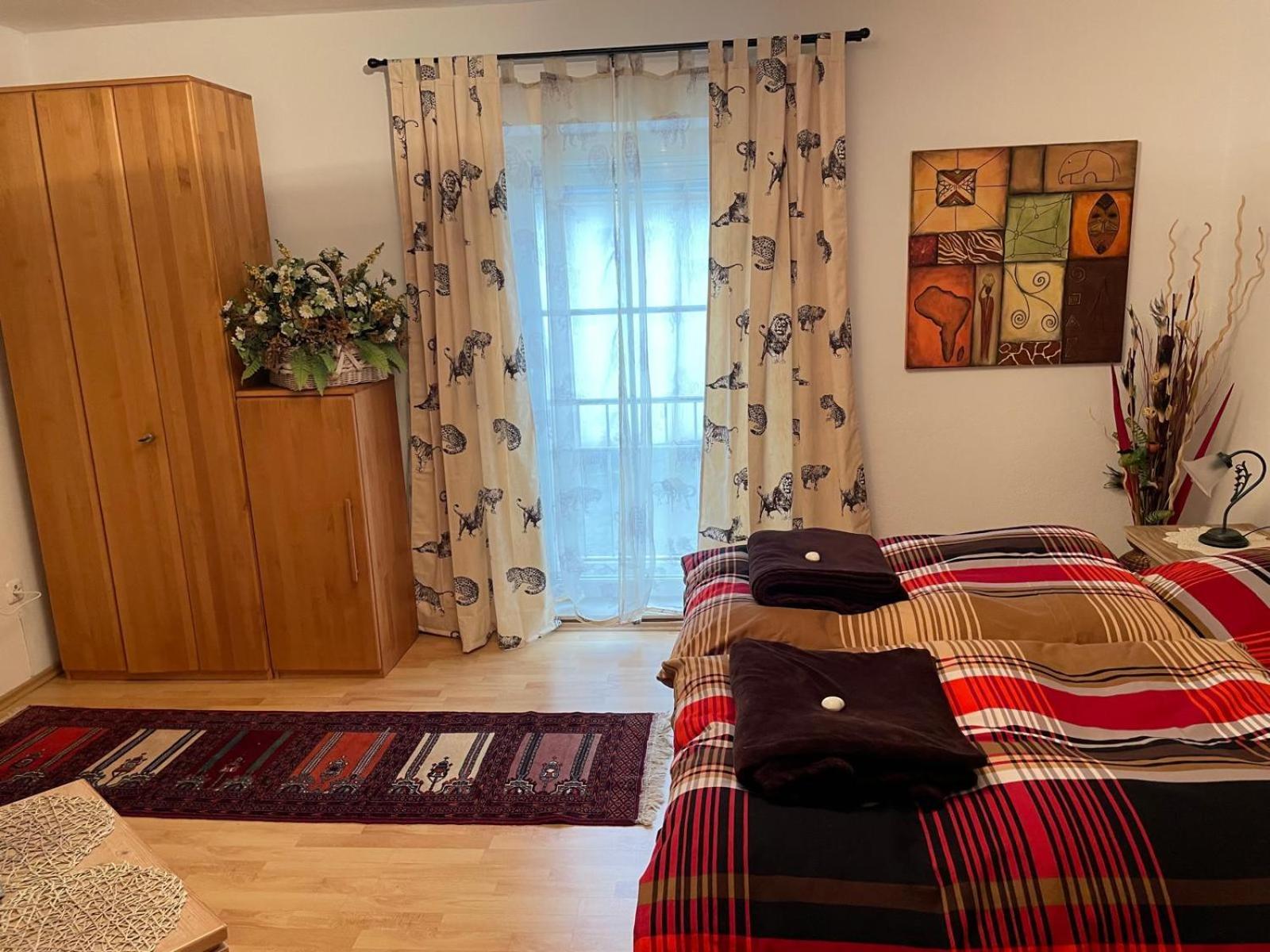 Schoene Ferienwohnung In Bahnhofsnaehe Fuer Urlaub, Studium Oder Arbeit Деггендорф Экстерьер фото