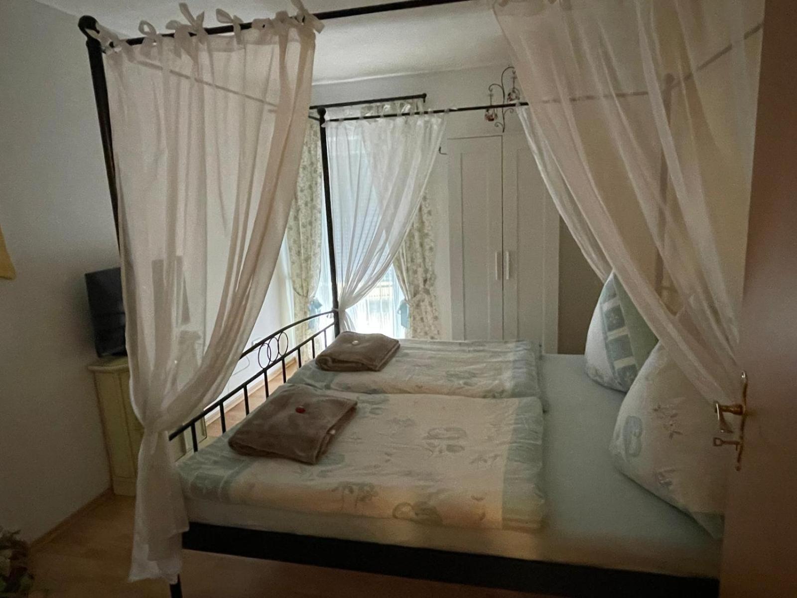 Schoene Ferienwohnung In Bahnhofsnaehe Fuer Urlaub, Studium Oder Arbeit Деггендорф Экстерьер фото