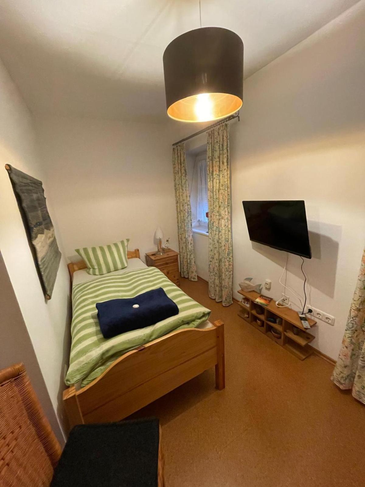 Schoene Ferienwohnung In Bahnhofsnaehe Fuer Urlaub, Studium Oder Arbeit Деггендорф Экстерьер фото