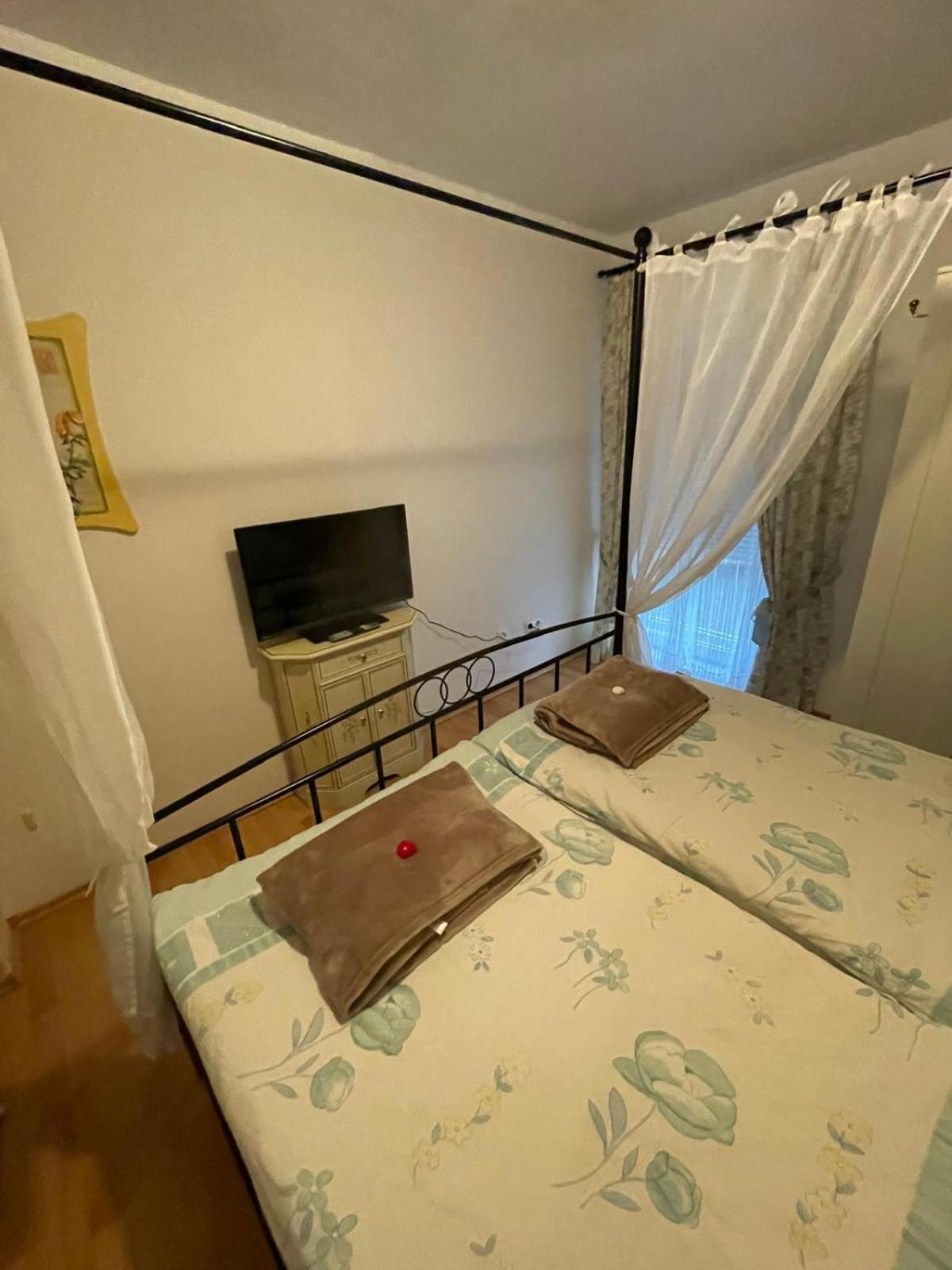 Schoene Ferienwohnung In Bahnhofsnaehe Fuer Urlaub, Studium Oder Arbeit Деггендорф Экстерьер фото