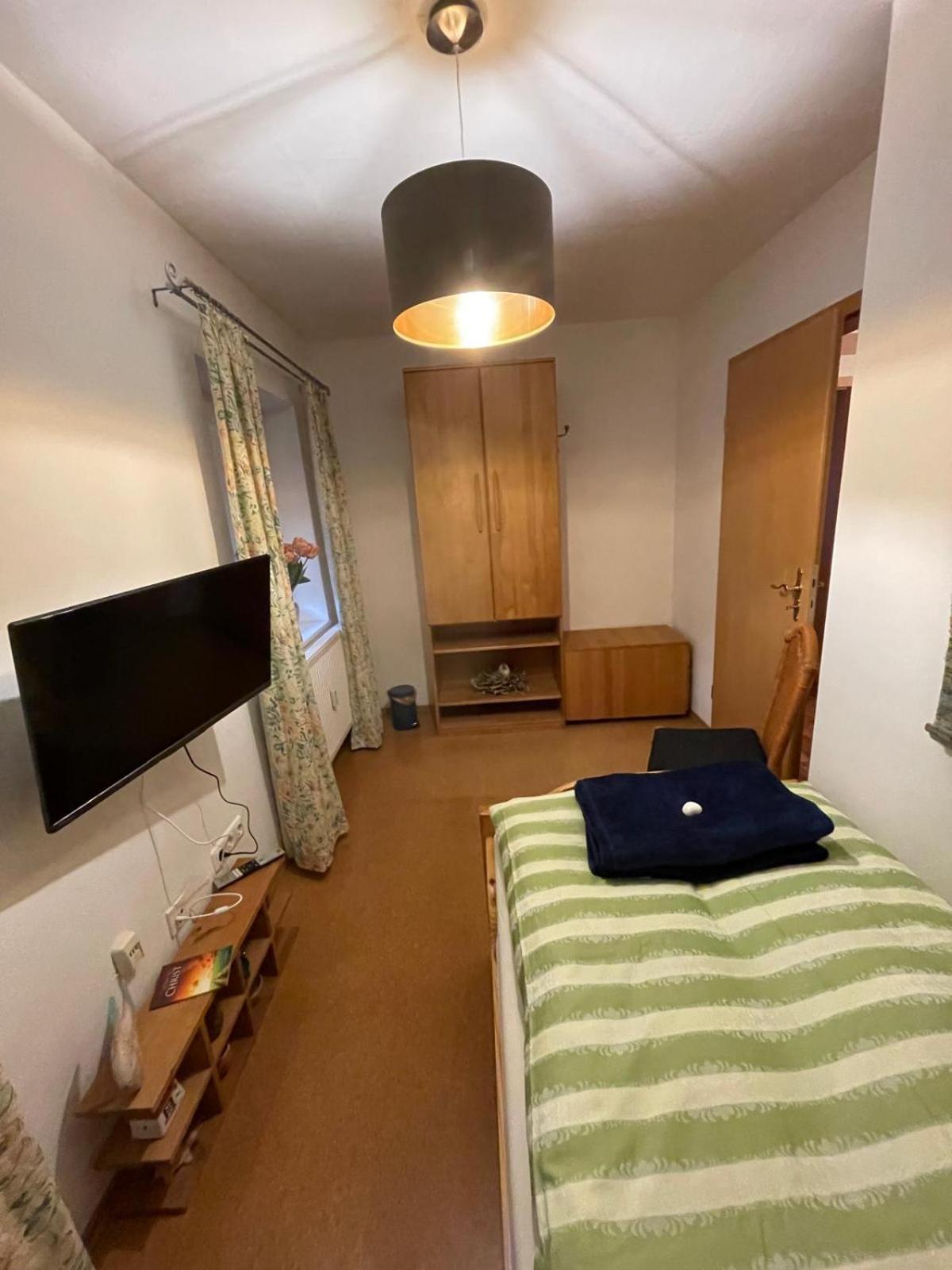 Schoene Ferienwohnung In Bahnhofsnaehe Fuer Urlaub, Studium Oder Arbeit Деггендорф Экстерьер фото